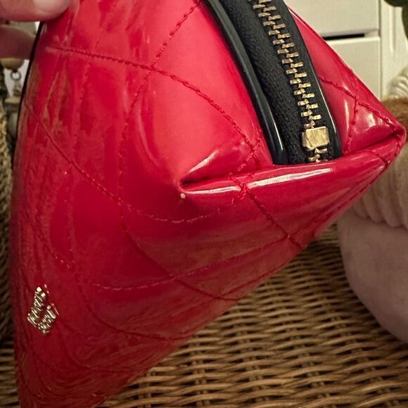 Victoria’s Secret Red Quilted Makeup Cosmetic Travel Bag - Picture 9 of 9